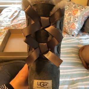 Ugg w/ Bailey Bow (grey)